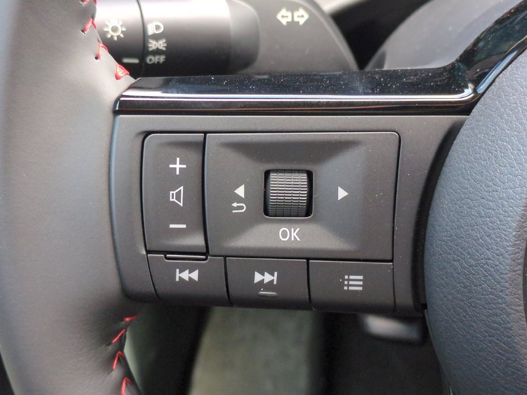 Certified 2026 Nissan Kicks SR FWD image 13