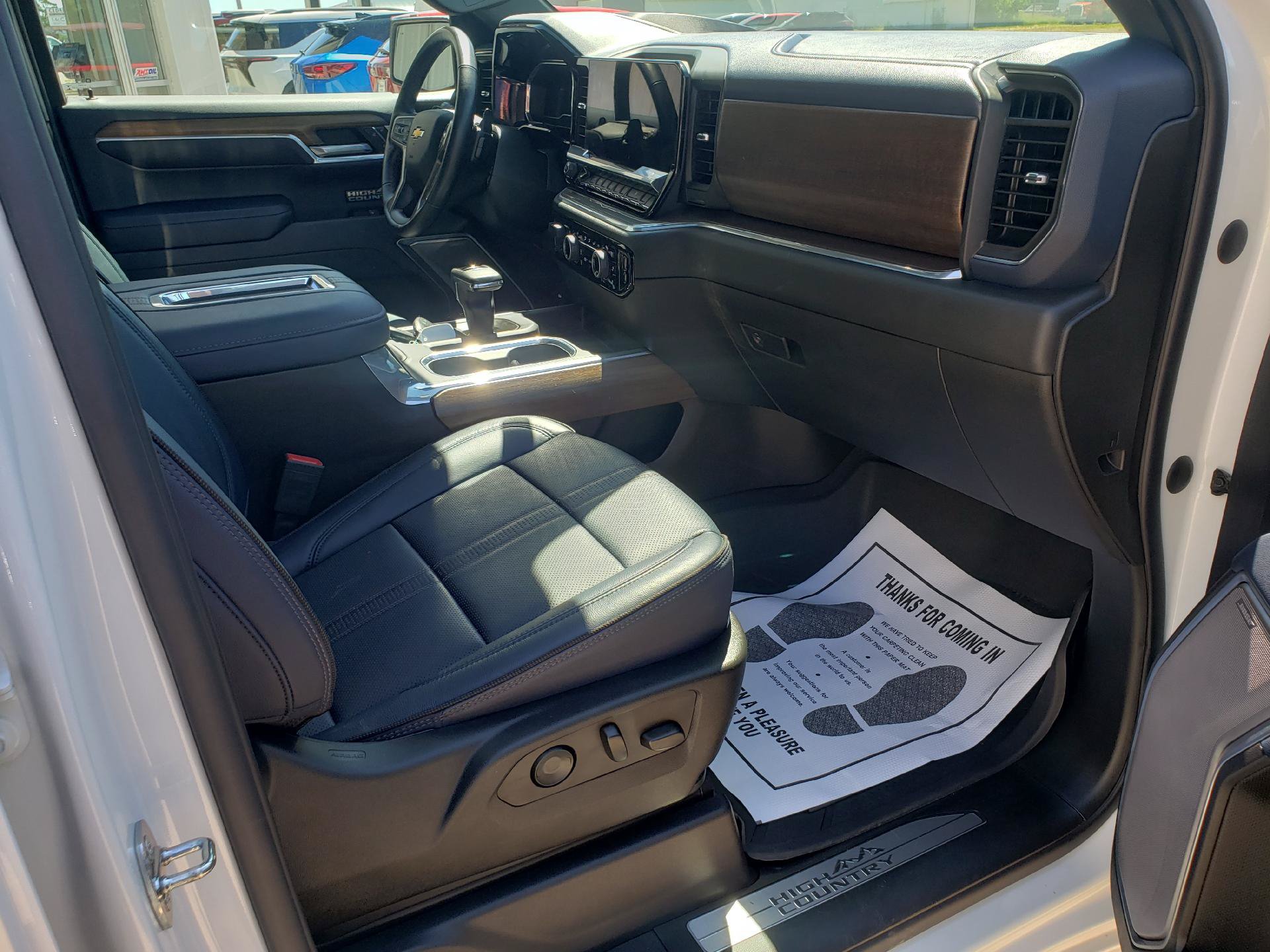 Used 2022 Chevrolet Silverado 1500 High Country w/ High Country Premium Package AWD/4WD image 10