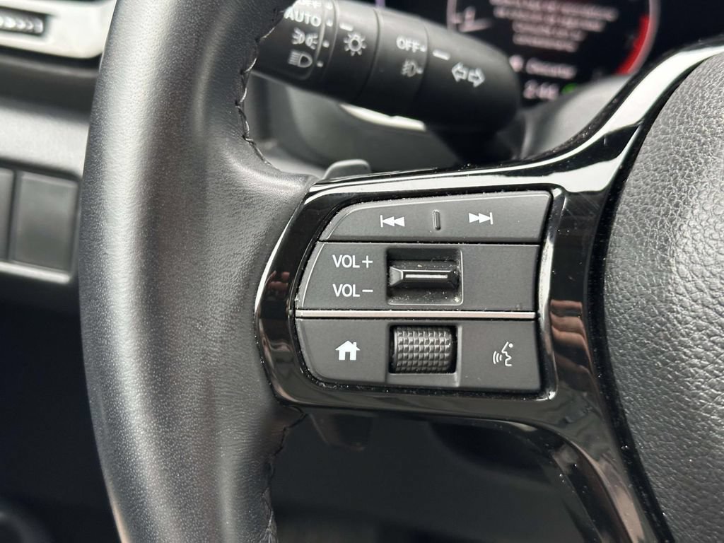 Used 2023 Honda Pilot Touring image 25