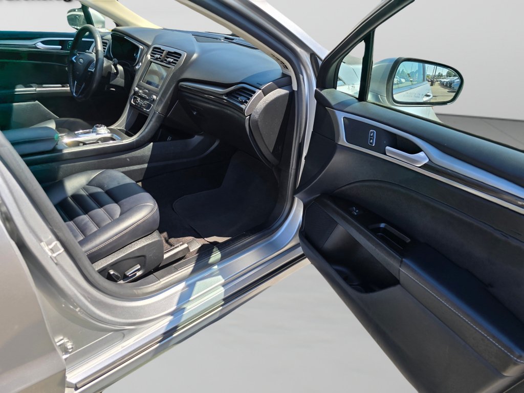 Used 2020 Ford Fusion SEL FWD image 26