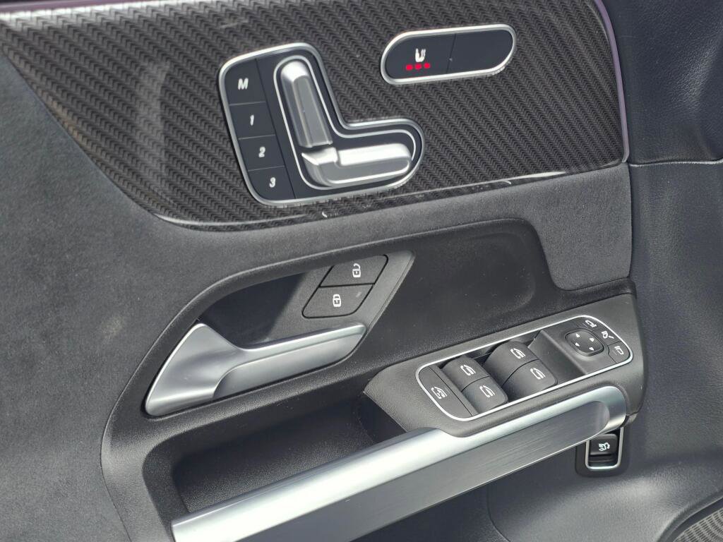 Used 2022 Mercedes-Benz GLB 35 AMG 4MATIC image 39