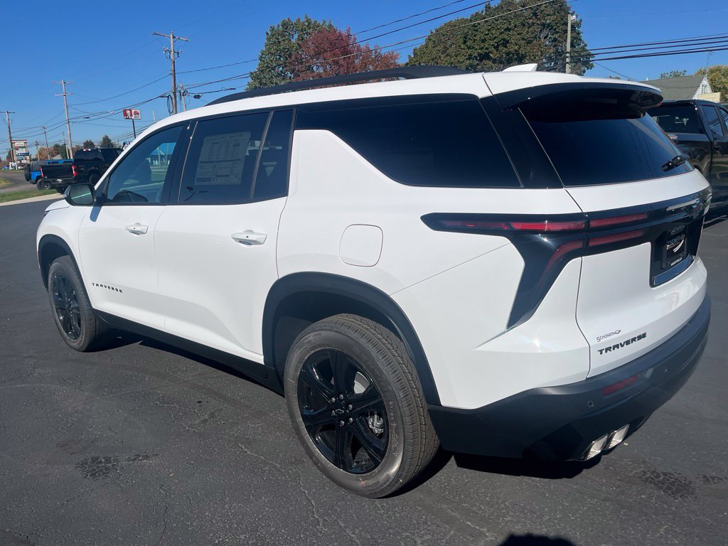 New 2027 Chevrolet Traverse LT w/ Midnight/Sport Edition FWD image 3