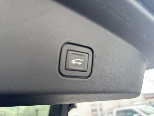 Used 2025 Cadillac Lyriq Luxury w/ LPO, Floor Liner Package image 8