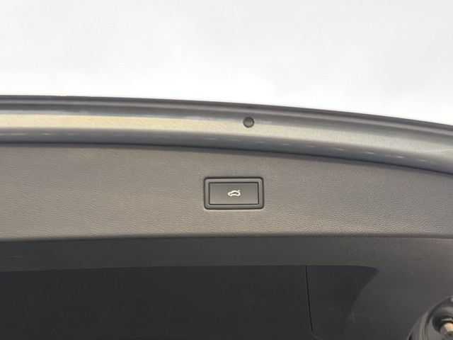 Used 2024 Volkswagen Tiguan SE FWD image 21