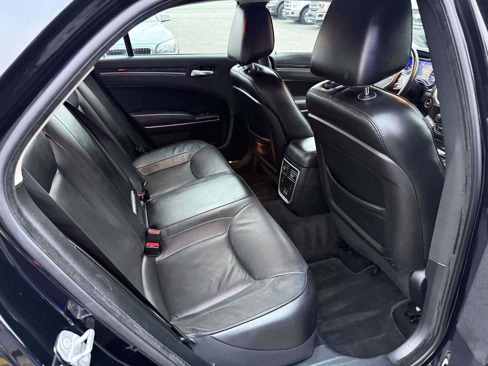 Used 2018 Chrysler 300 Limited image 16