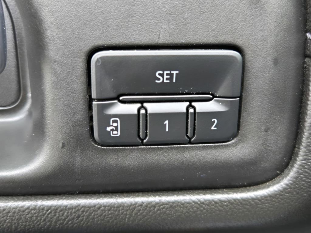 Used 2022 GMC Sierra 2500 Denali w/ Denali Ultimate Package AWD/4WD image 24