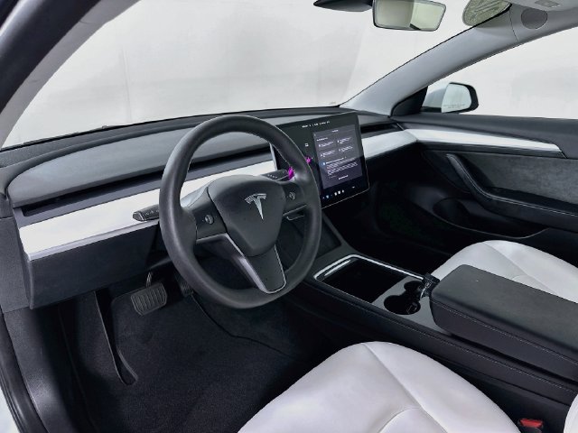 Used 2023 Tesla Model 3 Standard Range RWD image 3