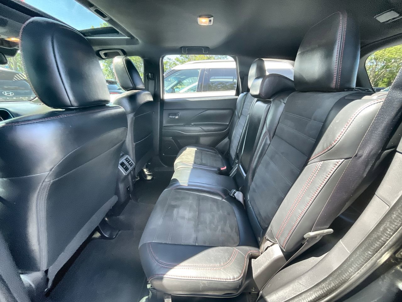 Used 2020 Mitsubishi Outlander LE FWD image 24