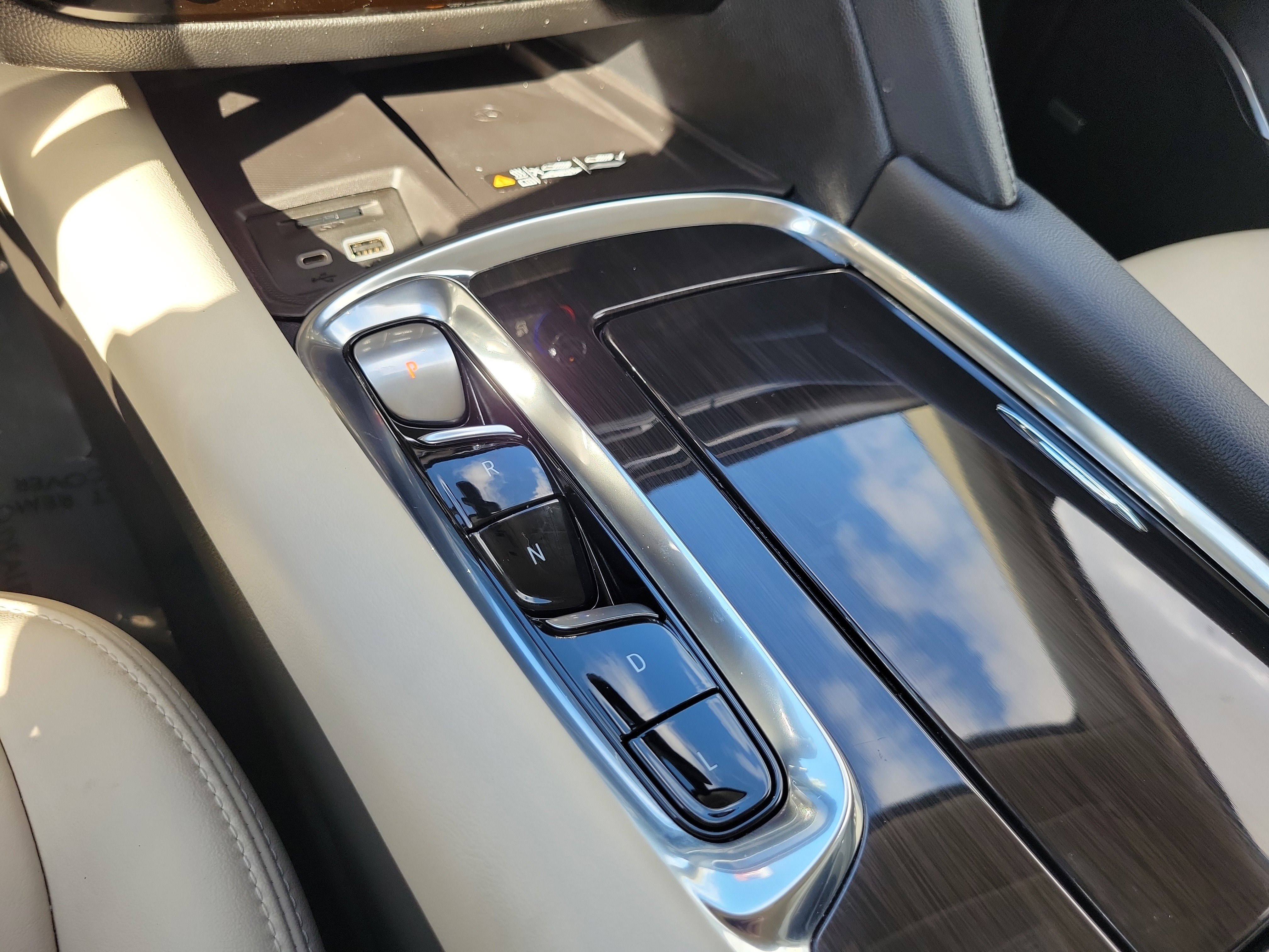 Used 2024 Buick Enclave Premium image 23