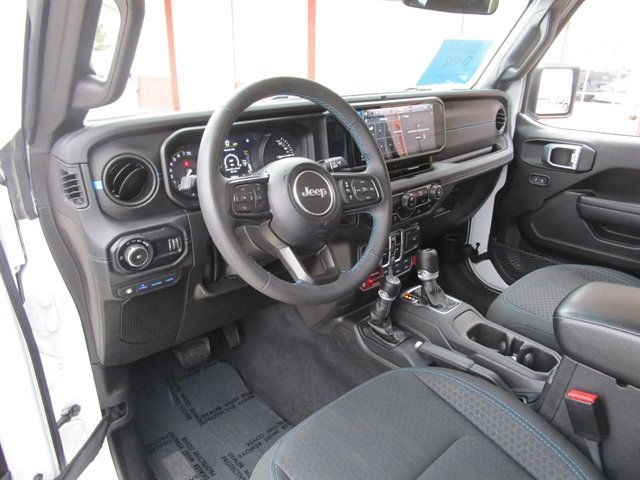Used 2024 Jeep Wrangler Unlimited Rubicon 4xe image 11