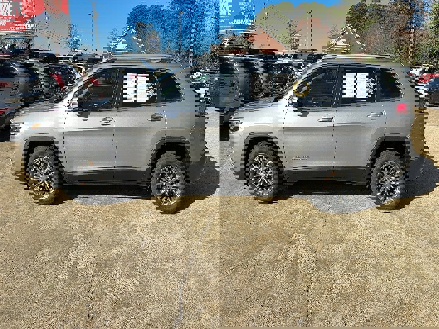 Used 2020 Jeep Cherokee Latitude Plus image 8