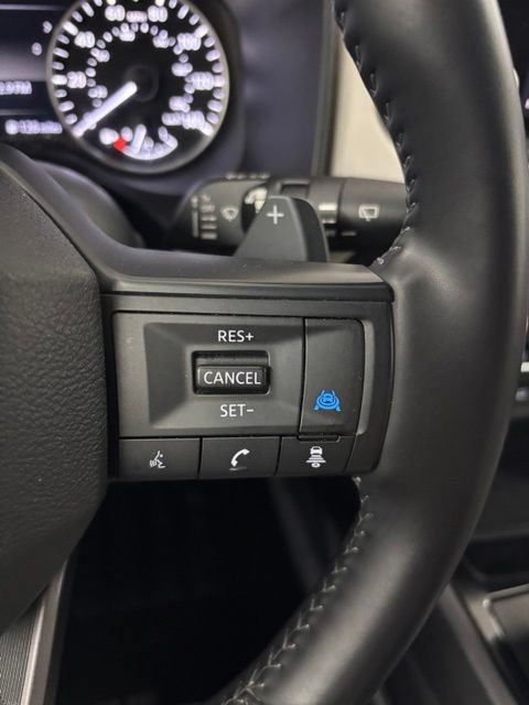 Used 2025 Nissan Rogue SV AWD/4WD image 17