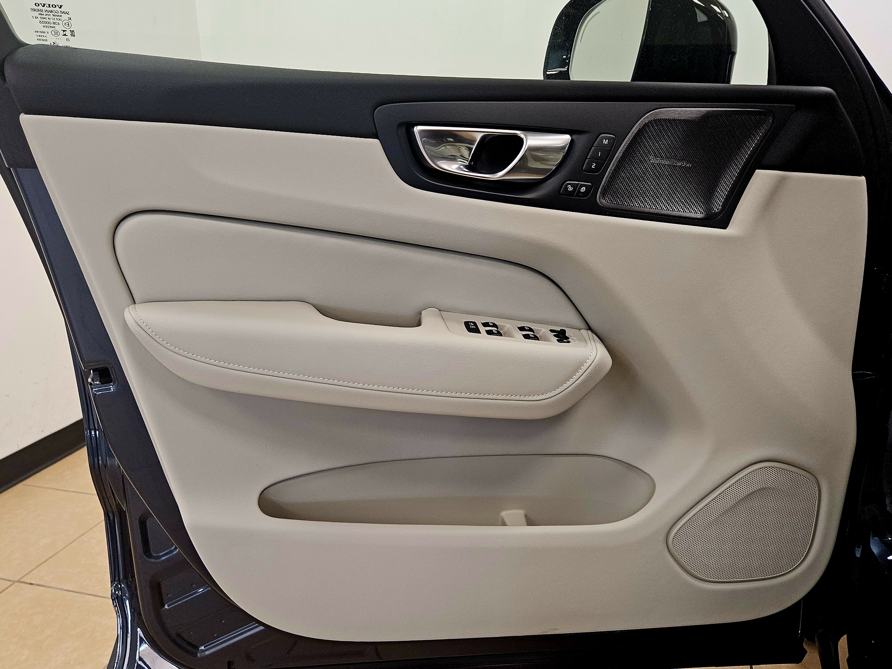 New 2026 Volvo XC60 B5 Ultra w/ Protection Package Premier image 13