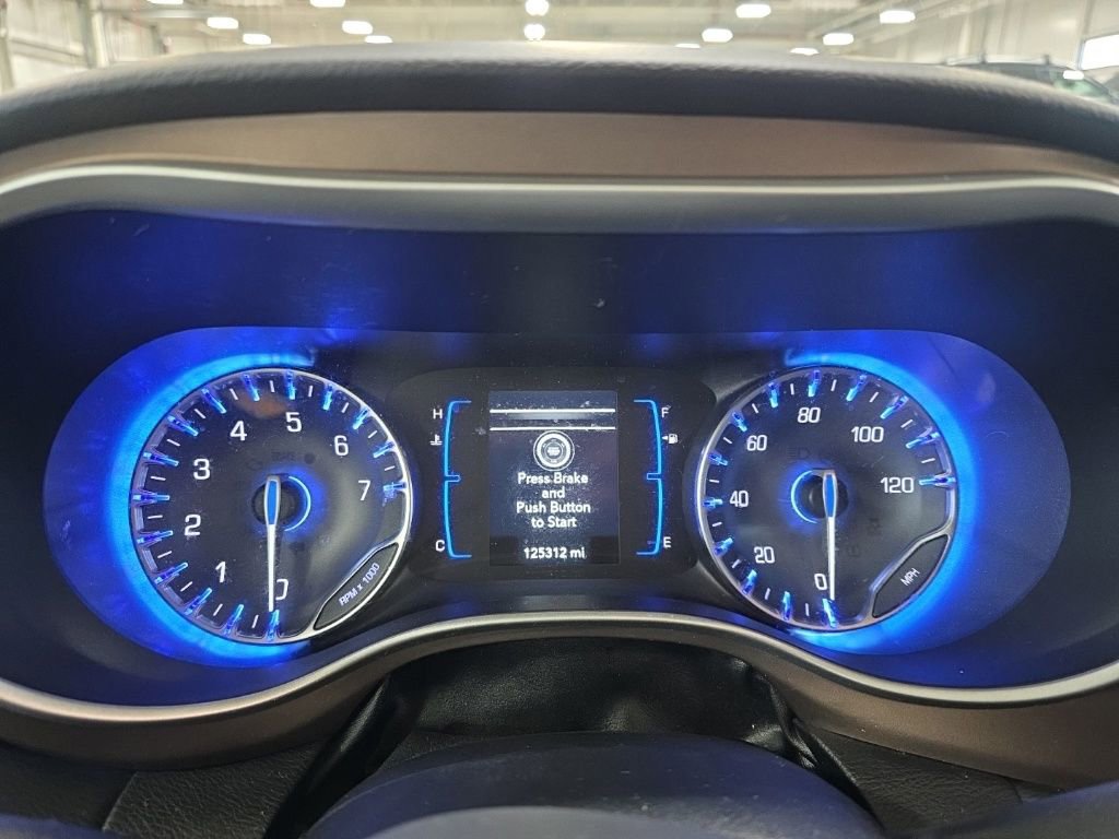 Used 2018 Chrysler Pacifica Touring-L image 19