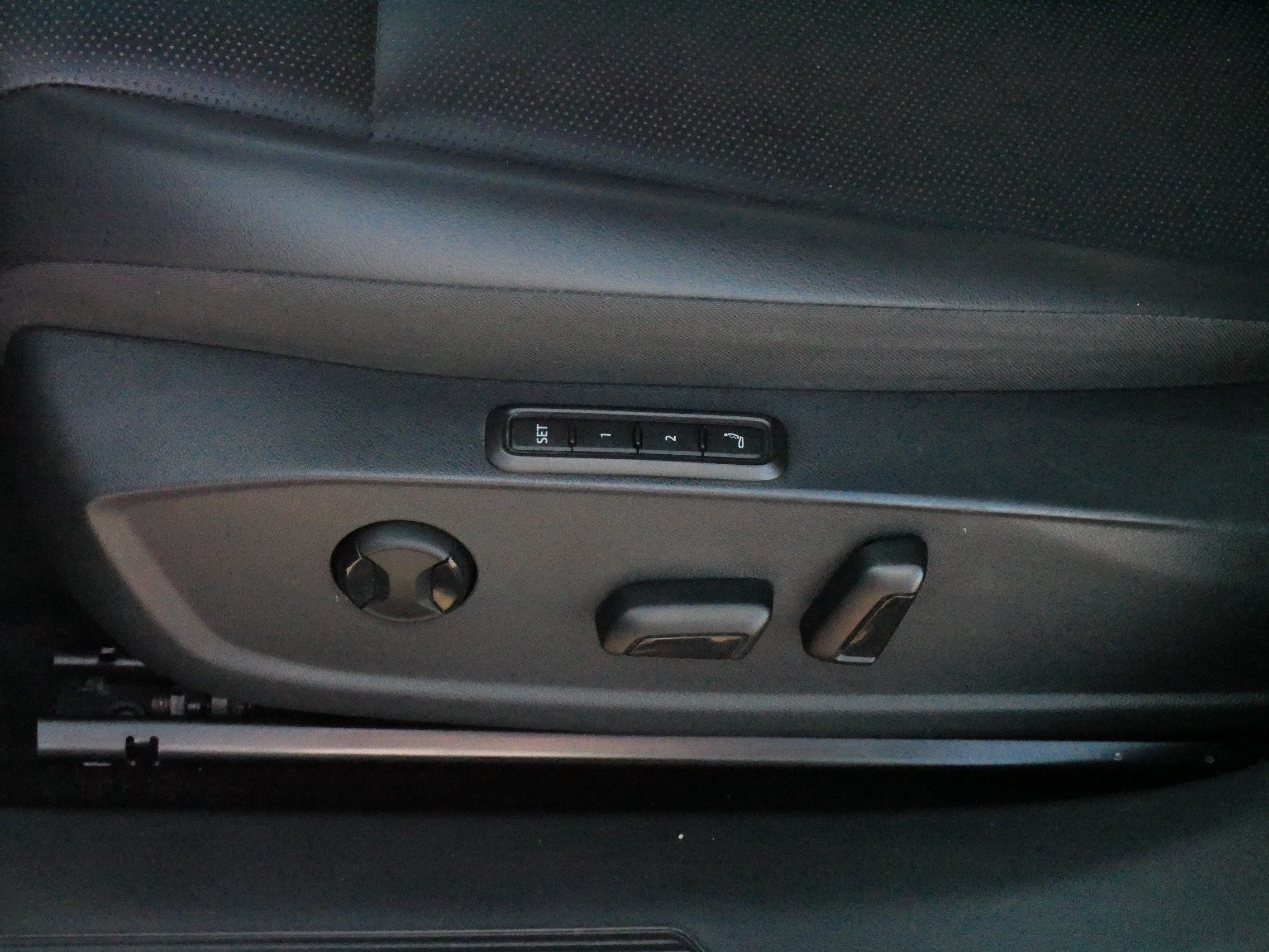 Used 2021 Volkswagen ID.4 Pro S w/ Gradient Package AWD/4WD image 19