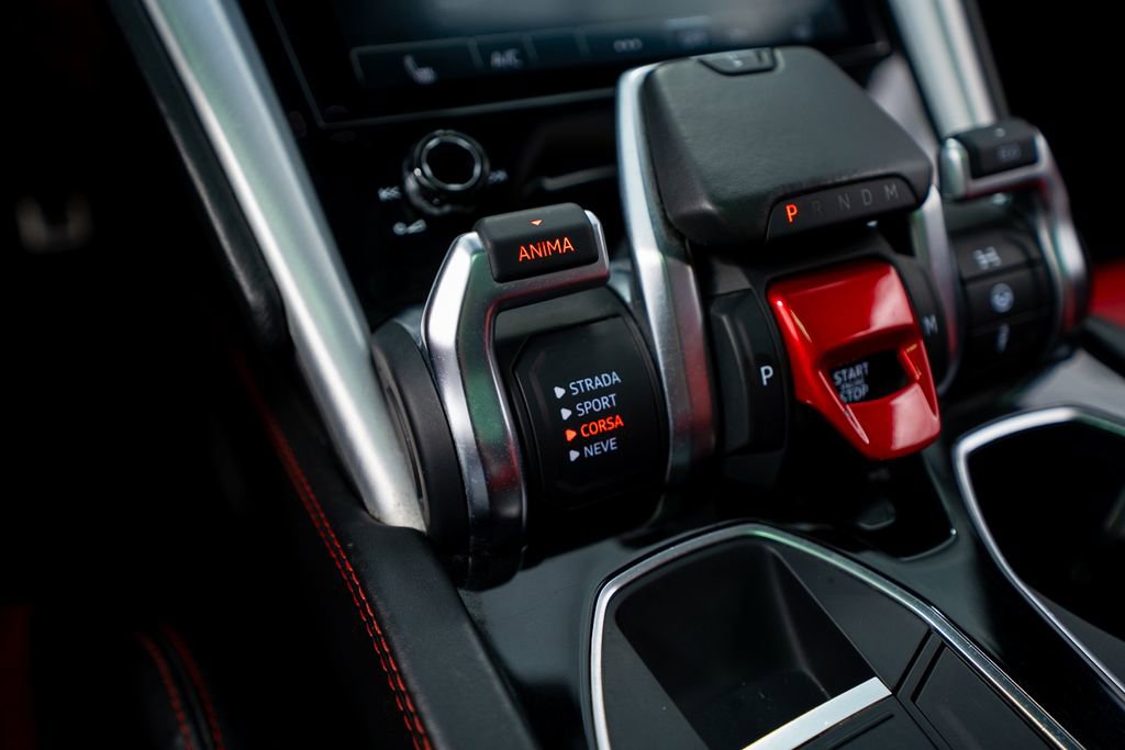 Used 2022 Lamborghini Urus AWD/4WD image 45