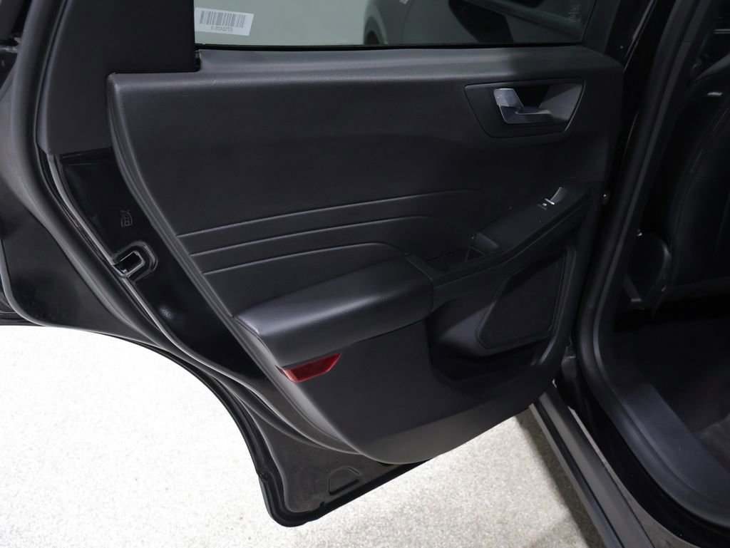 Used 2025 Ford Escape ST-Line image 17