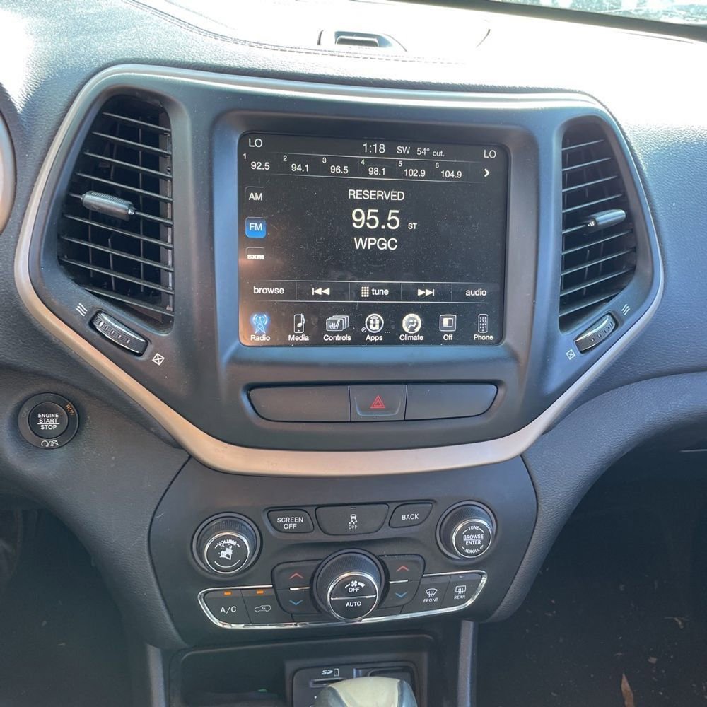 Used 2017 Jeep Cherokee Limited image 8