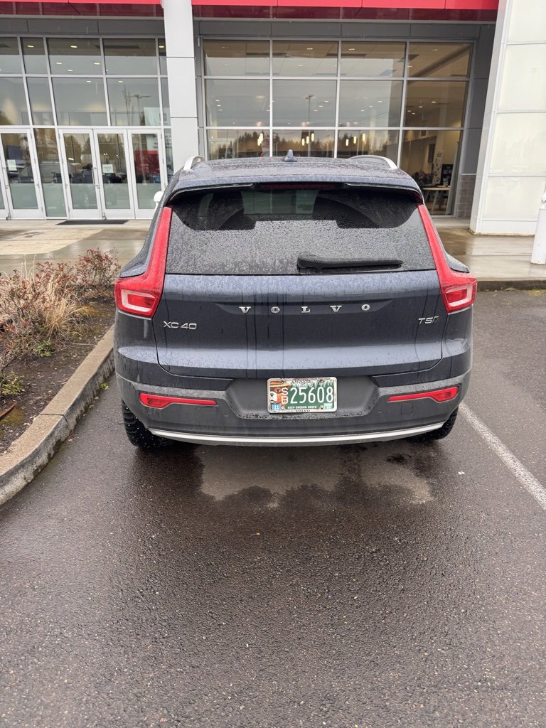 Used 2021 Volvo XC40 T5 Momentum w/ Protection Package Premier image 3