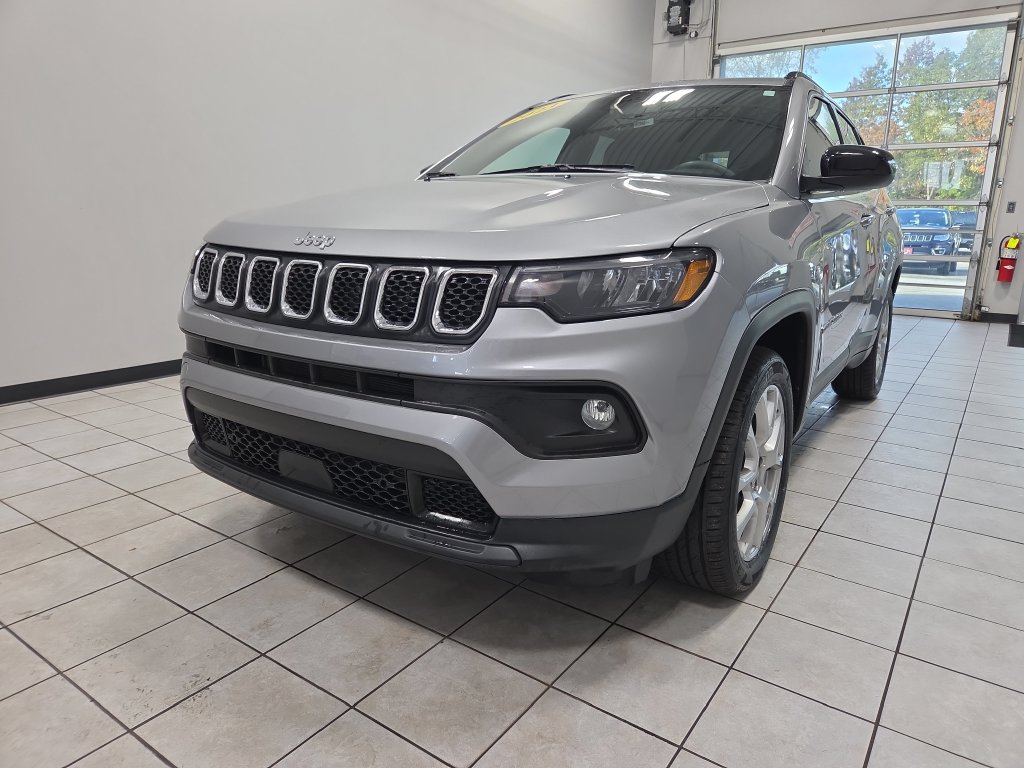 Used 2023 Jeep Compass Latitude AWD/4WD image 8