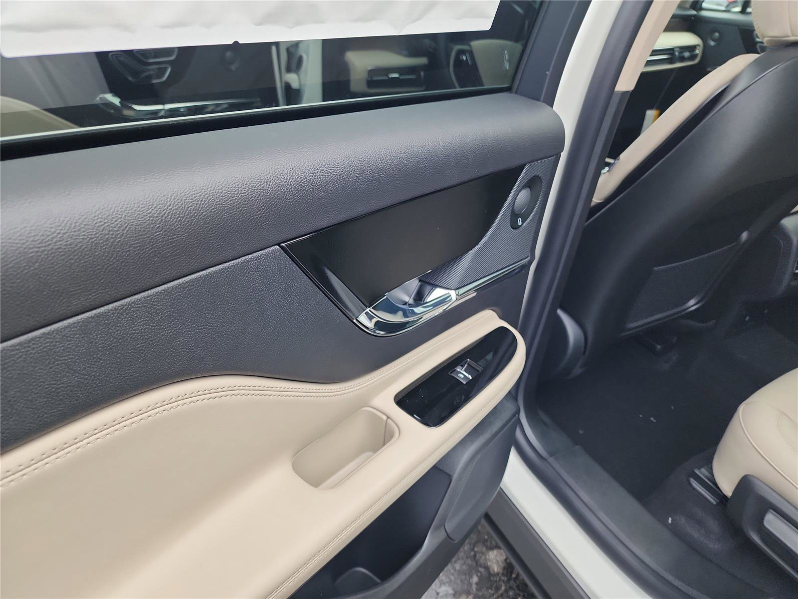 New 2026 Lincoln Corsair Reserve image 17