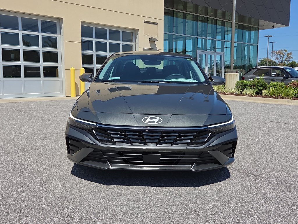 New 2026 Hyundai Elantra Limited FWD image 3