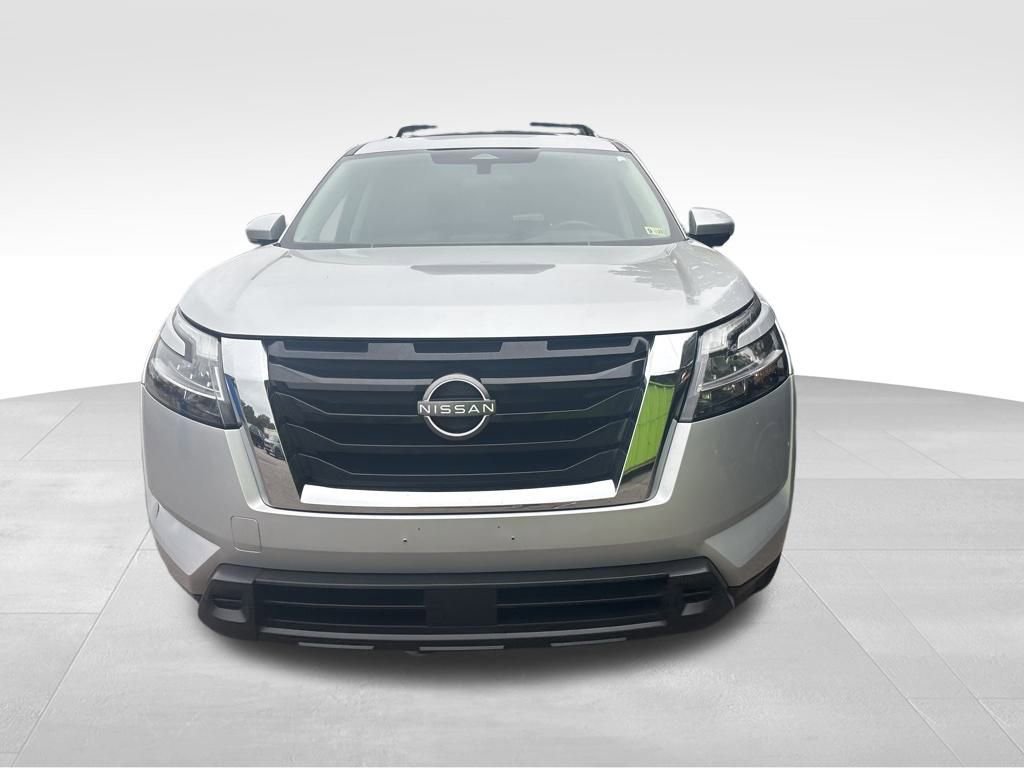 Used 2022 Nissan Pathfinder SV w/ SV Premium Package image 4