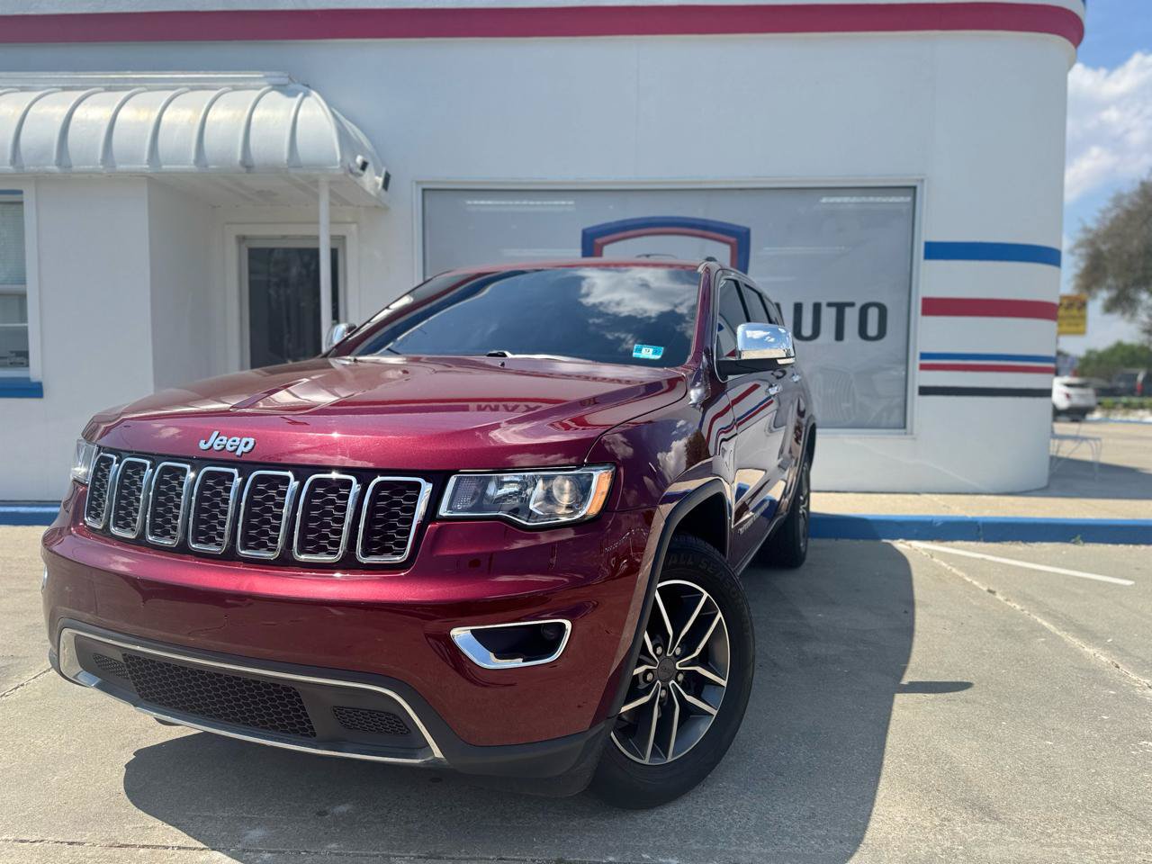 Used 2020 Jeep Grand Cherokee Limited AWD/4WD image 3