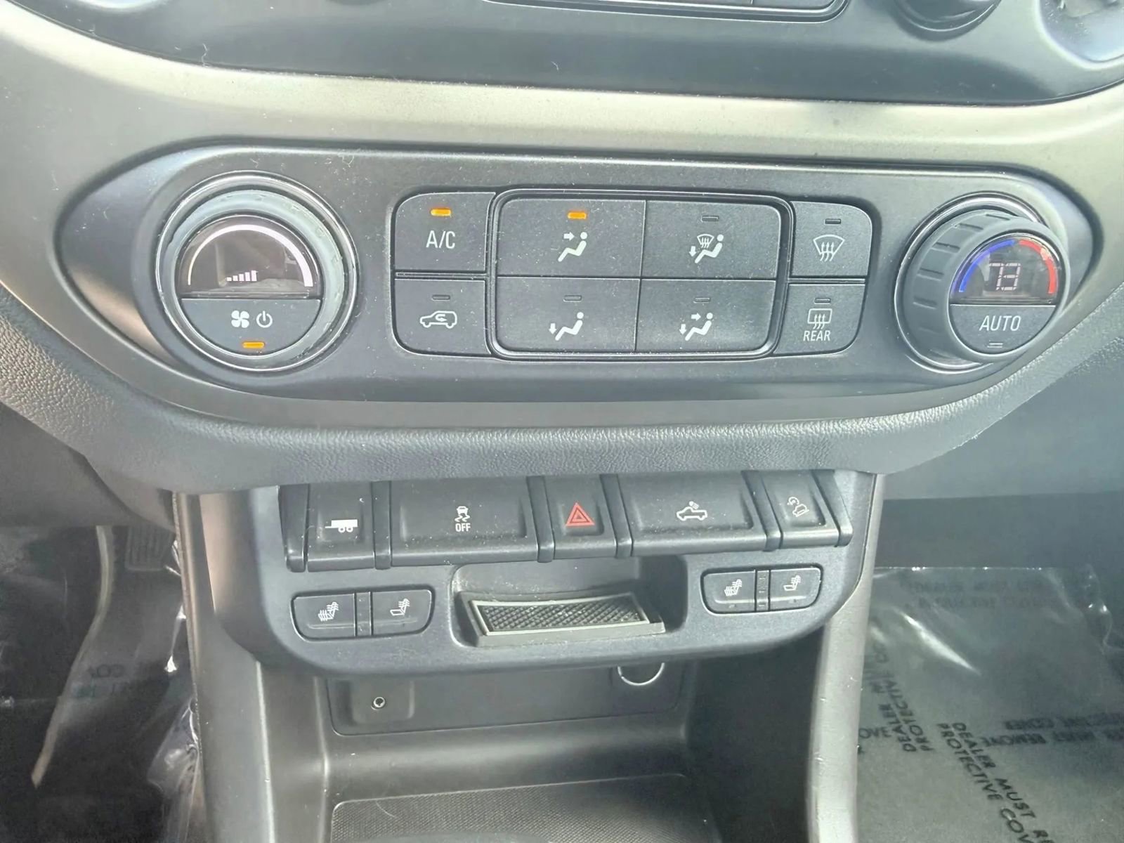 Used 2015 Chevrolet Colorado Z71 AWD/4WD image 32