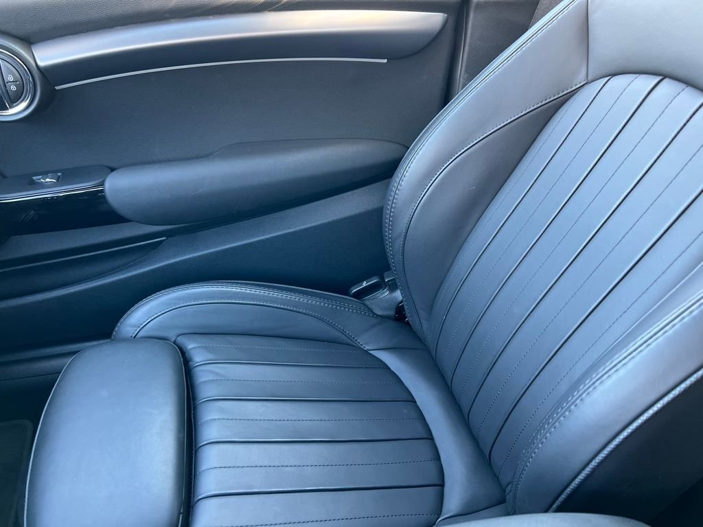 Used 2023 MINI Cooper Classic w/ Signature Upholstery Package image 28