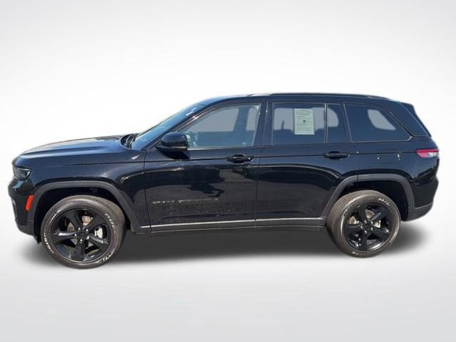 Used 2023 Jeep Grand Cherokee Altitude AWD/4WD image 3