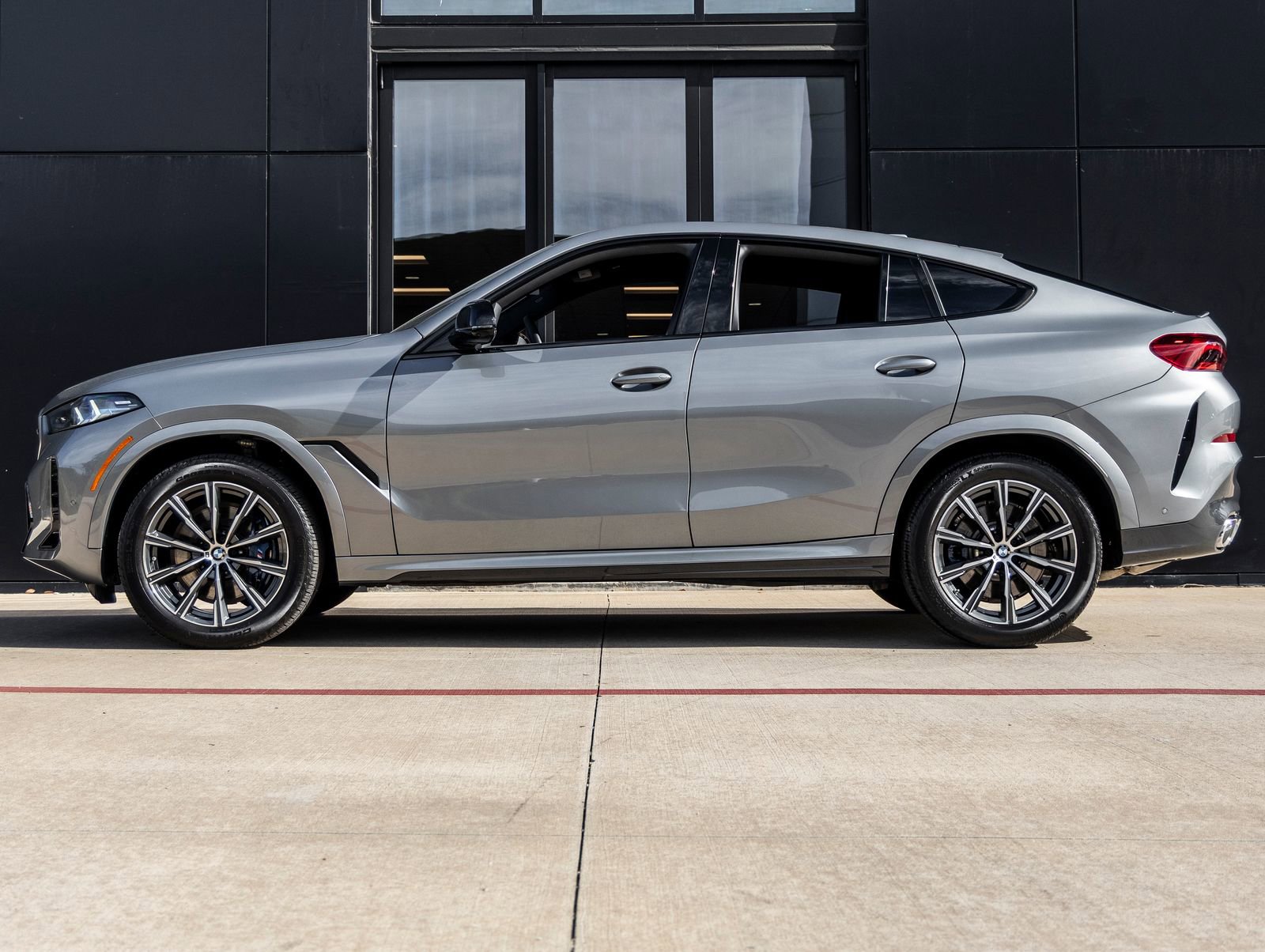 Used 2026 BMW X6 M60i image 9