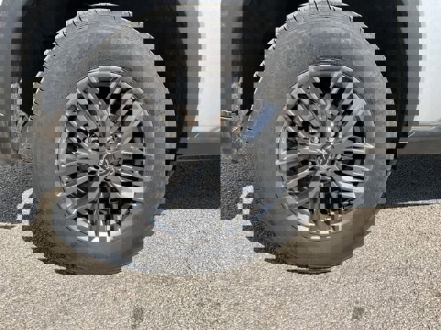 Used 2024 Nissan Rogue S image 9