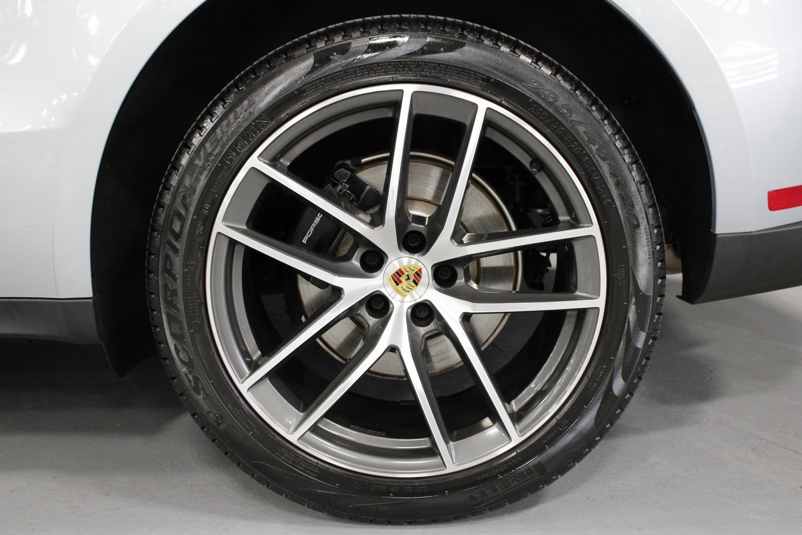 Certified 2025 Porsche Macan image 12