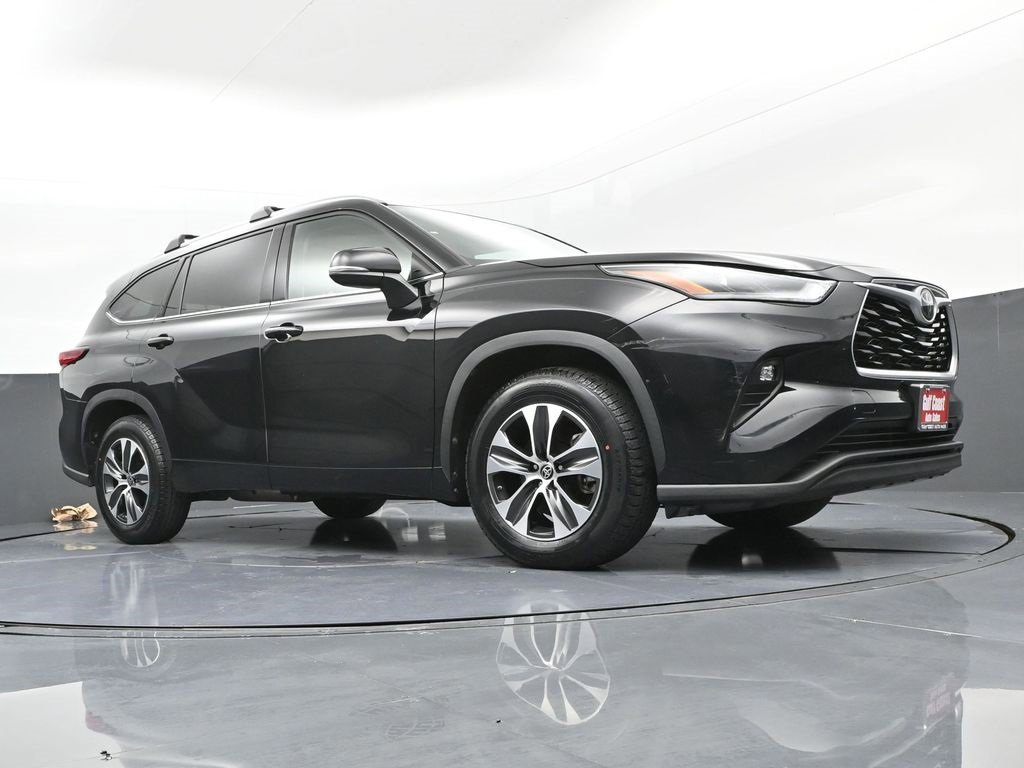 Certified 2021 Toyota Highlander XLE image 30