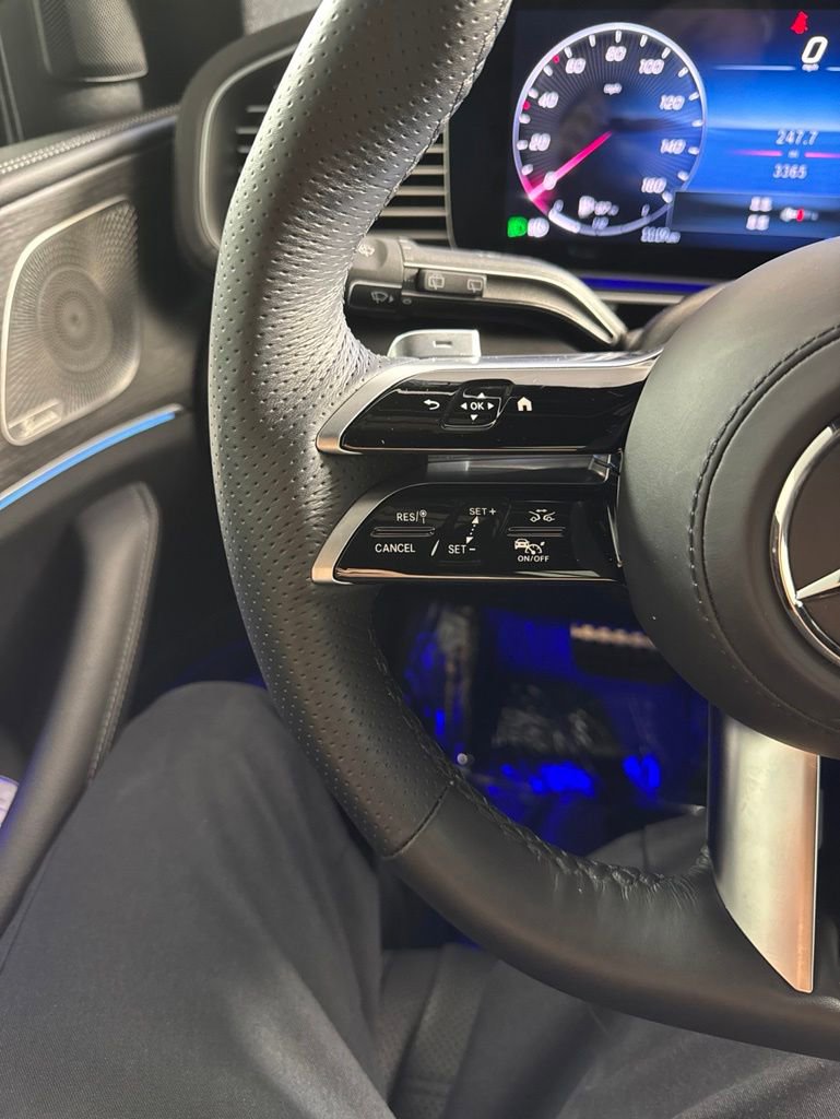 Certified 2025 Mercedes-Benz GLS 580 4MATIC w/ Acoustic Comfort Package image 32