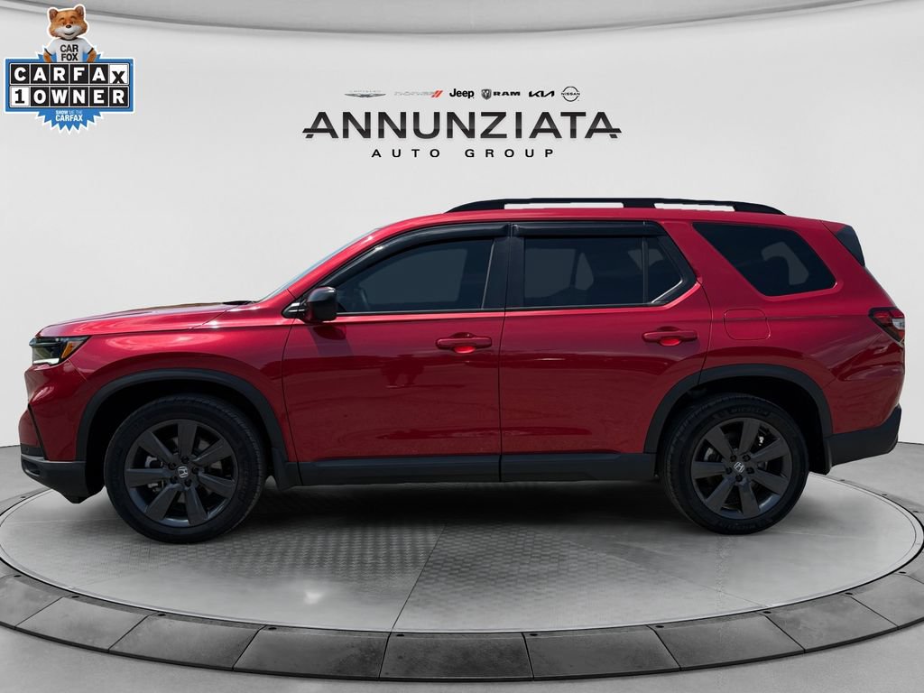 Used 2025 Honda Pilot Sport image 2