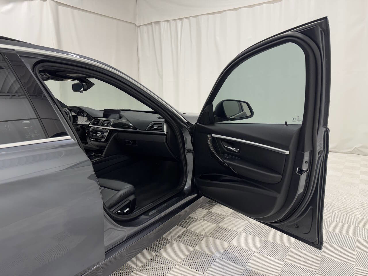 Used 2017 BMW 330i Sedan image 17