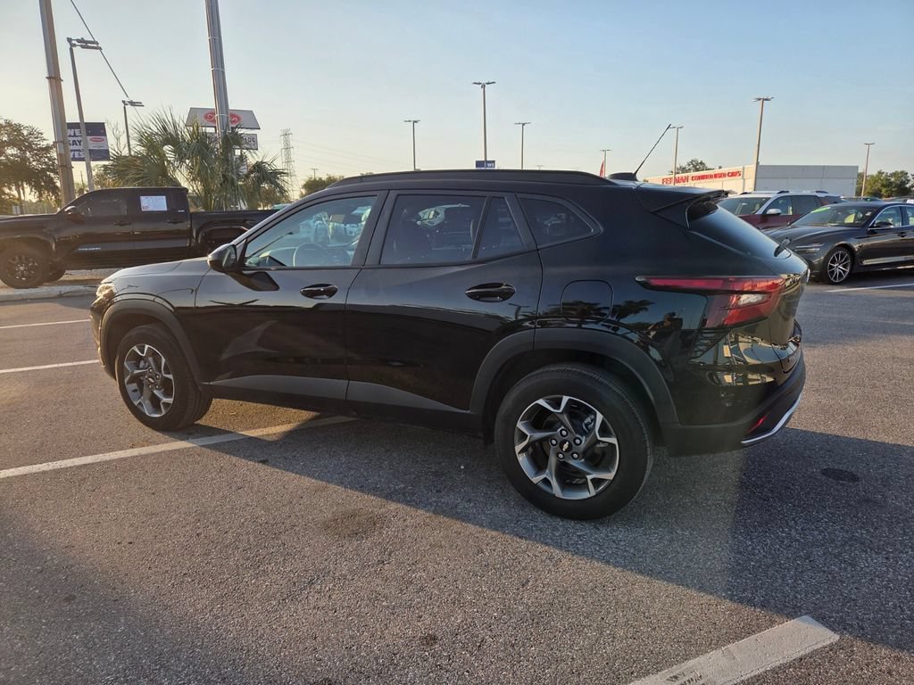 Certified 2026 Chevrolet Trax LT w/ Driver Confidence Package FWD image 11