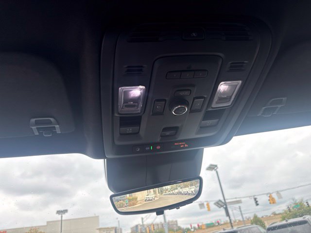 Used 2024 Cadillac Escalade Premium Luxury AWD/4WD image 5