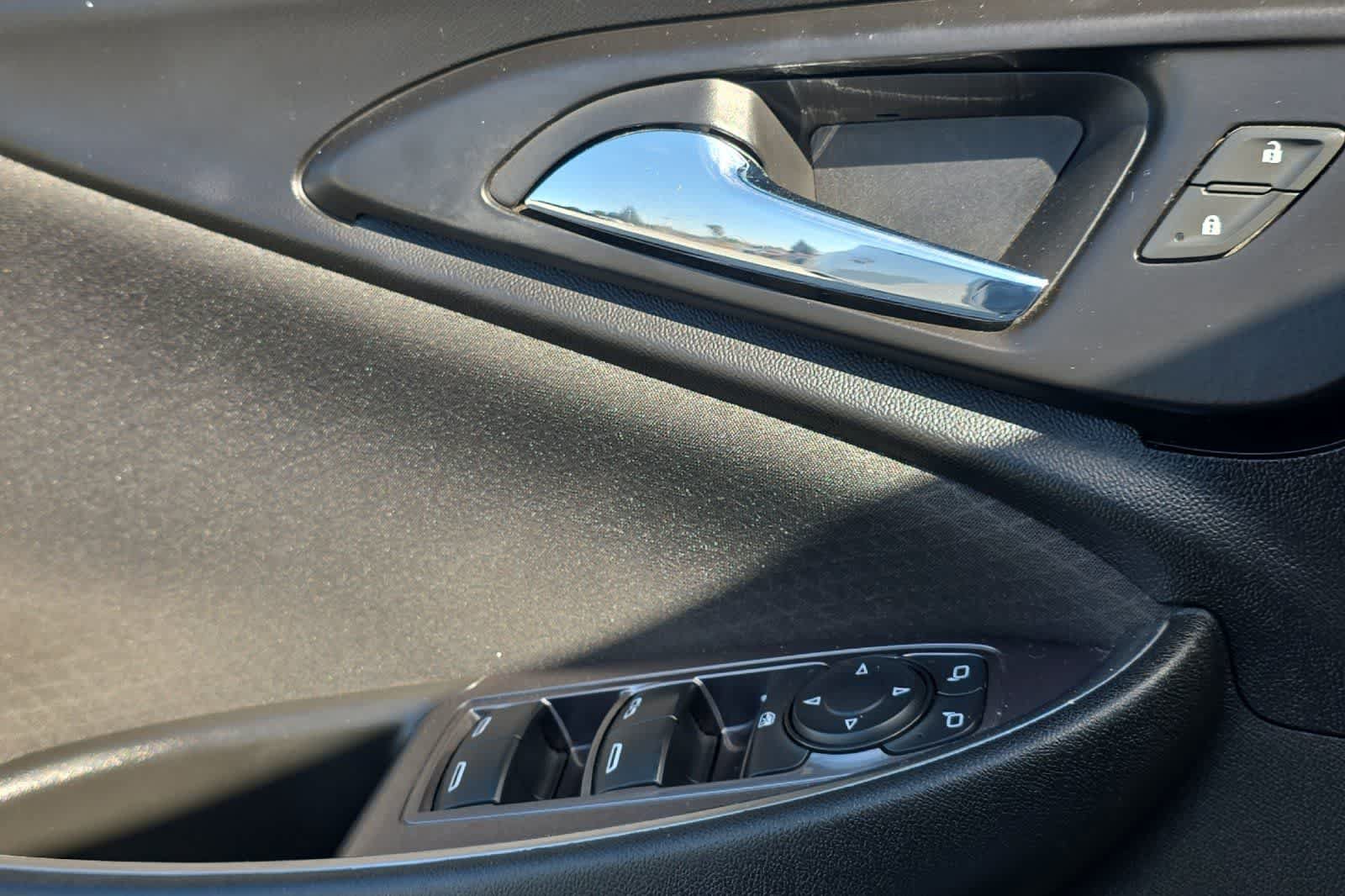 Used 2018 Chevrolet Malibu LT FWD image 15