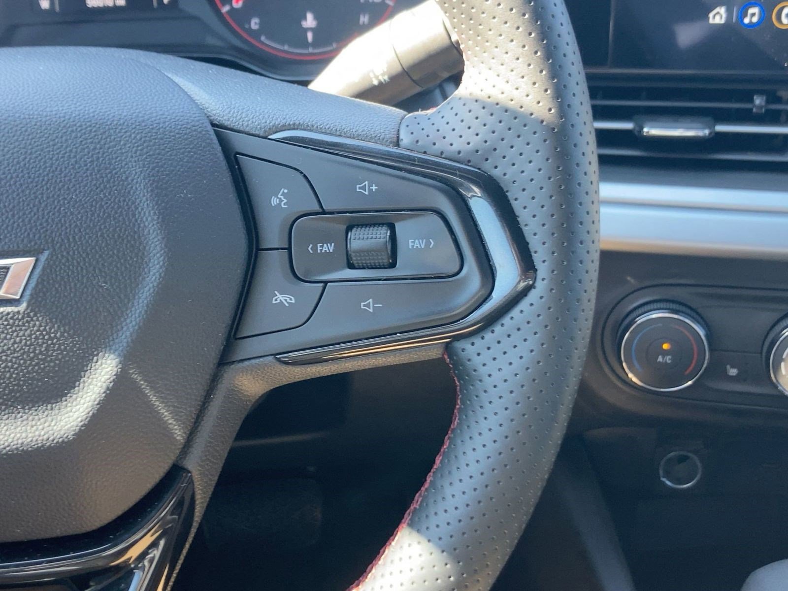 Used 2024 Chevrolet Trax RS w/ Driver Confidence Package image 26