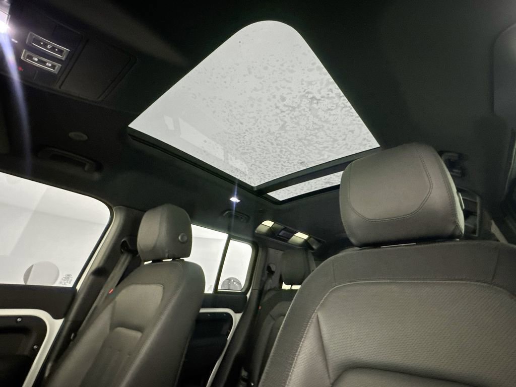 Certified 2022 Land Rover Defender 110 X-Dynamic SE AWD/4WD image 21