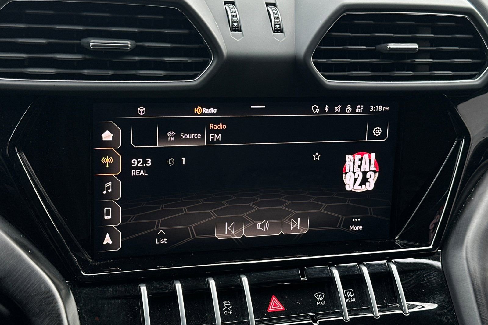 Used 2022 Lamborghini Urus image 34