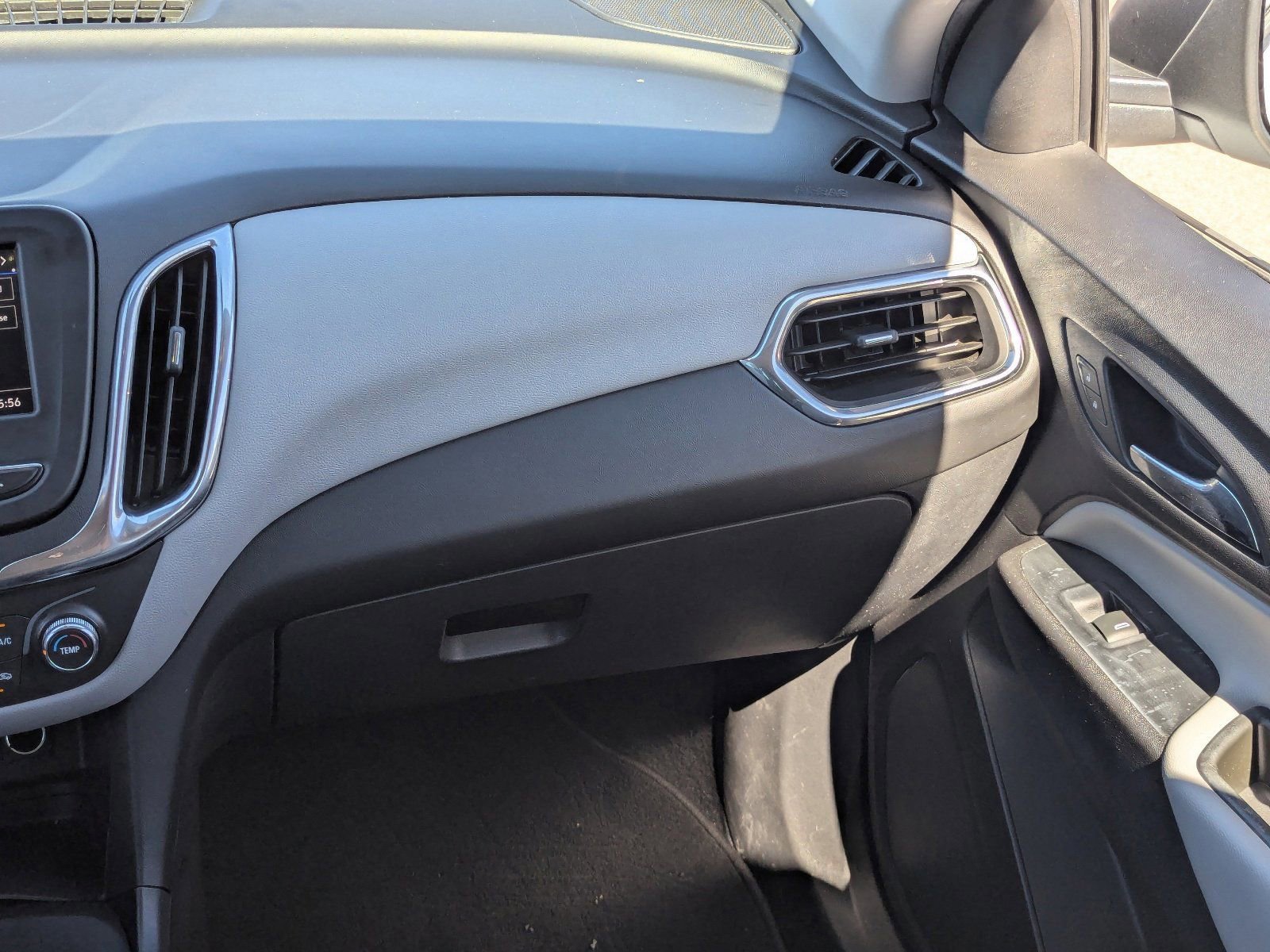 Used 2020 Chevrolet Equinox LS image 18