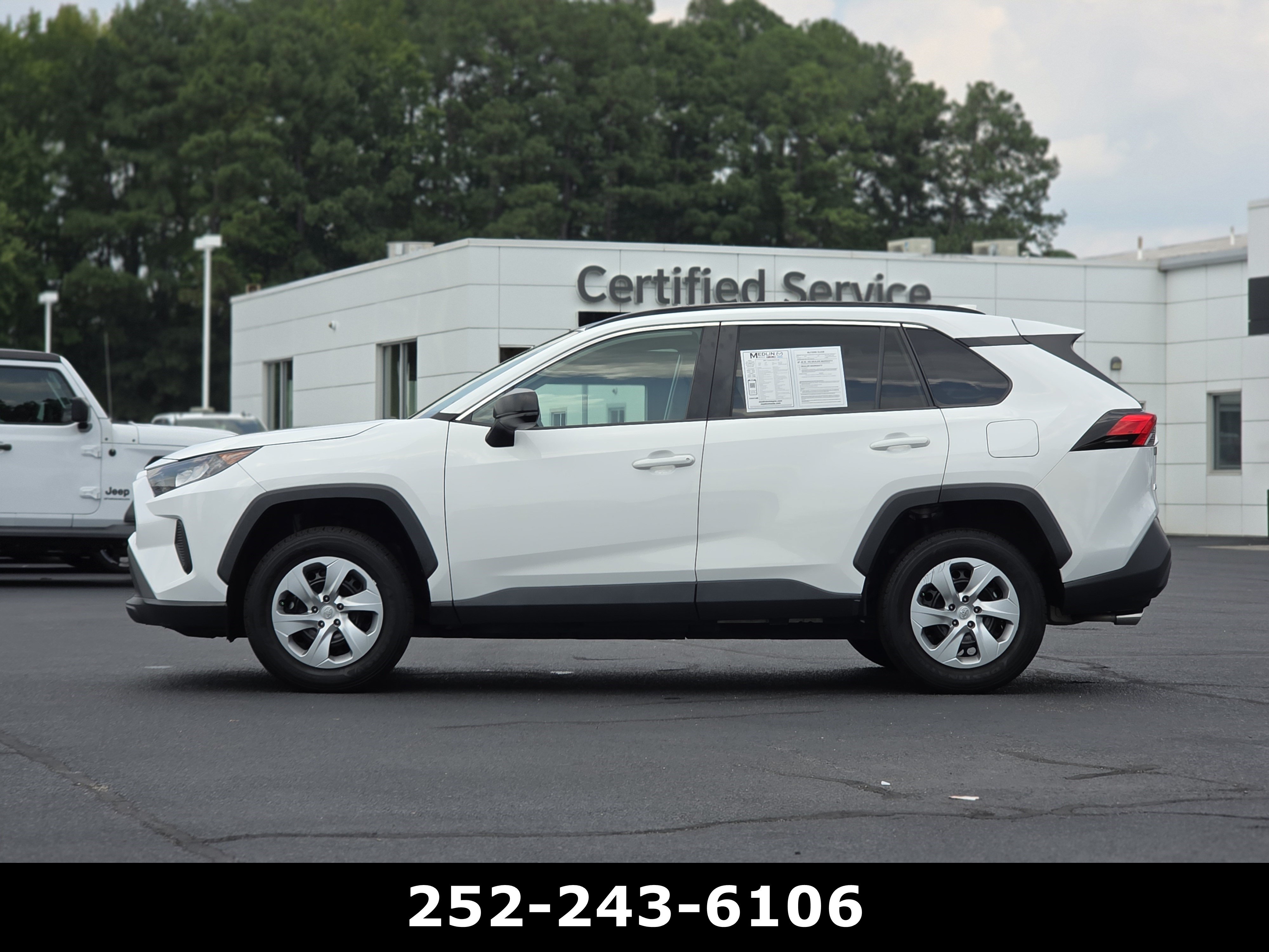 Used 2021 Toyota RAV4 LE FWD image 5