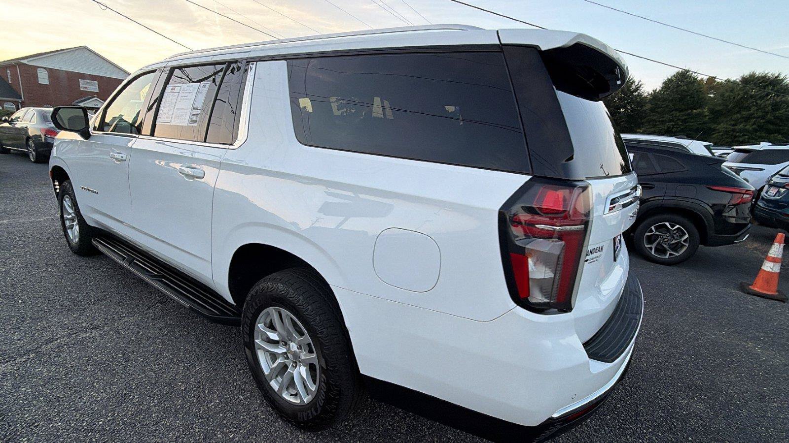 Used 2023 Chevrolet Suburban LT RWD image 10