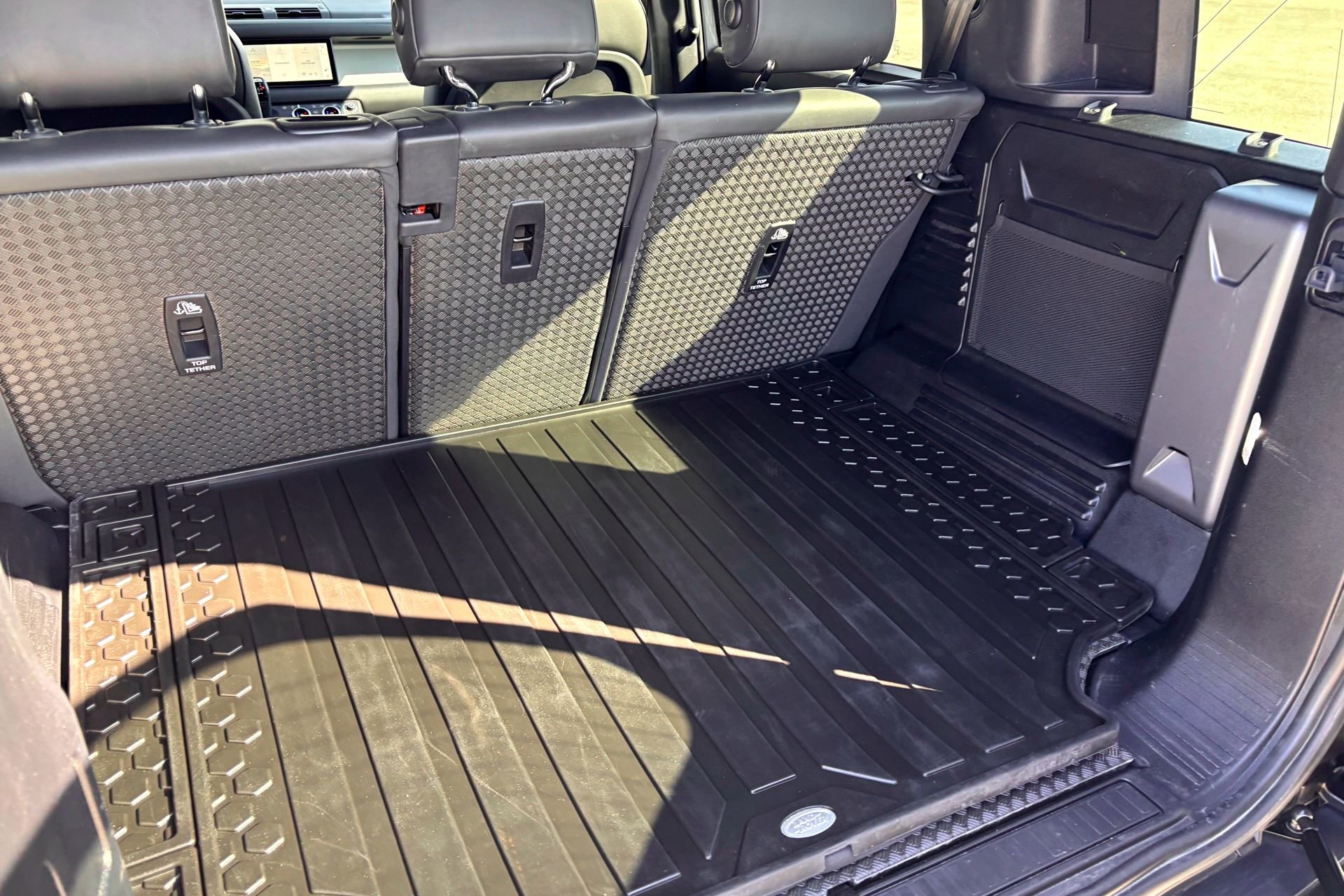 Used 2024 Land Rover Defender 110 X-Dynamic SE image 28