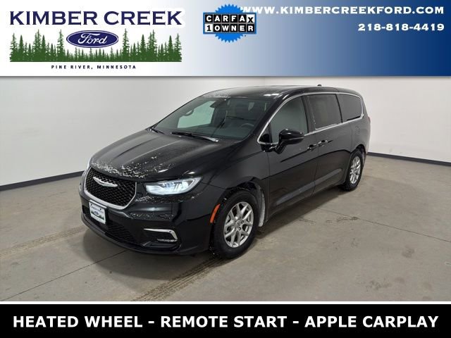 Used 2025 Chrysler Pacifica Select image 1