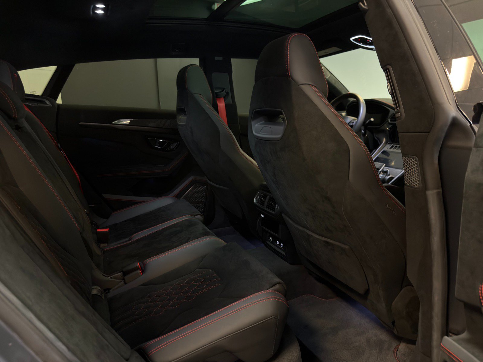 Used 2023 Lamborghini Urus Performante AWD/4WD image 23